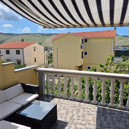 Malac Apartment *
